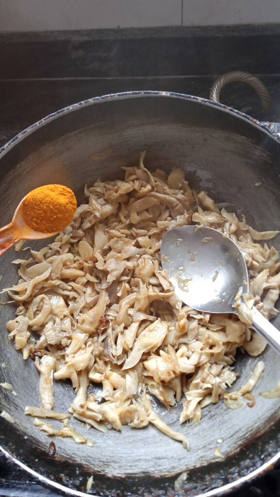 dry mushroom curry