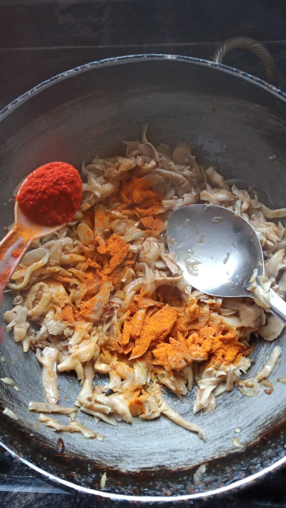 dry mushroom curry