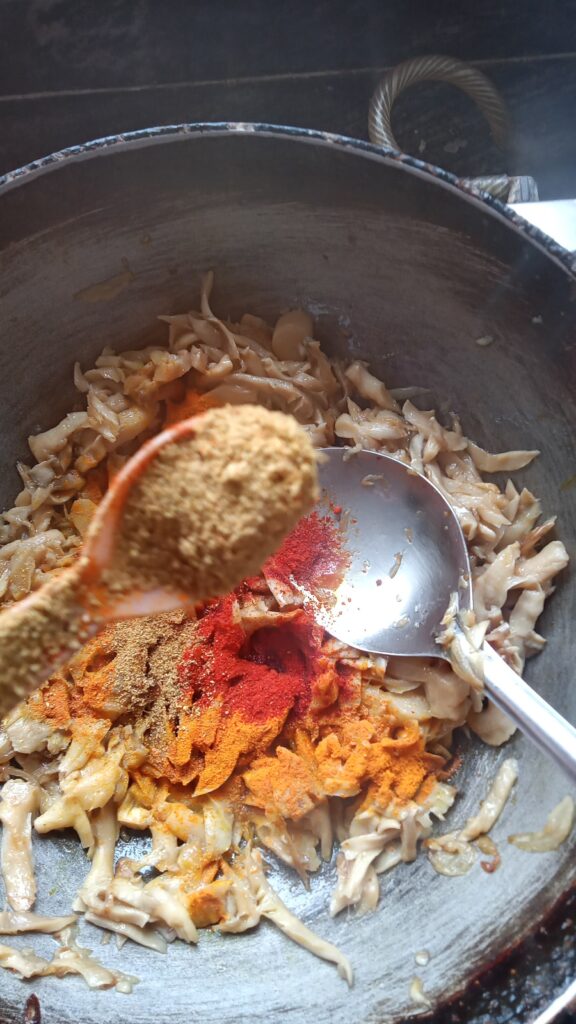 dry mushroom curry